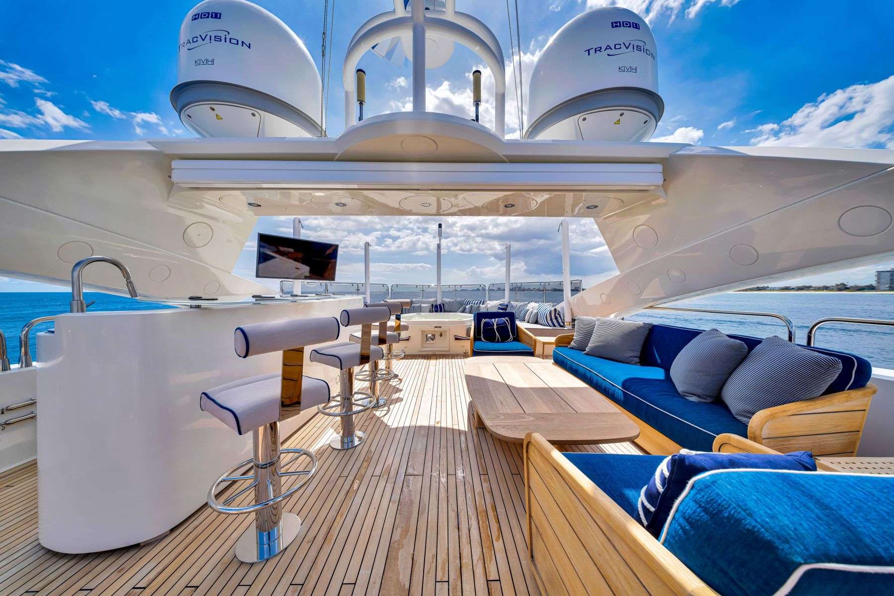 Yacht Photo 21